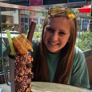 Meet your Posher, Kayla